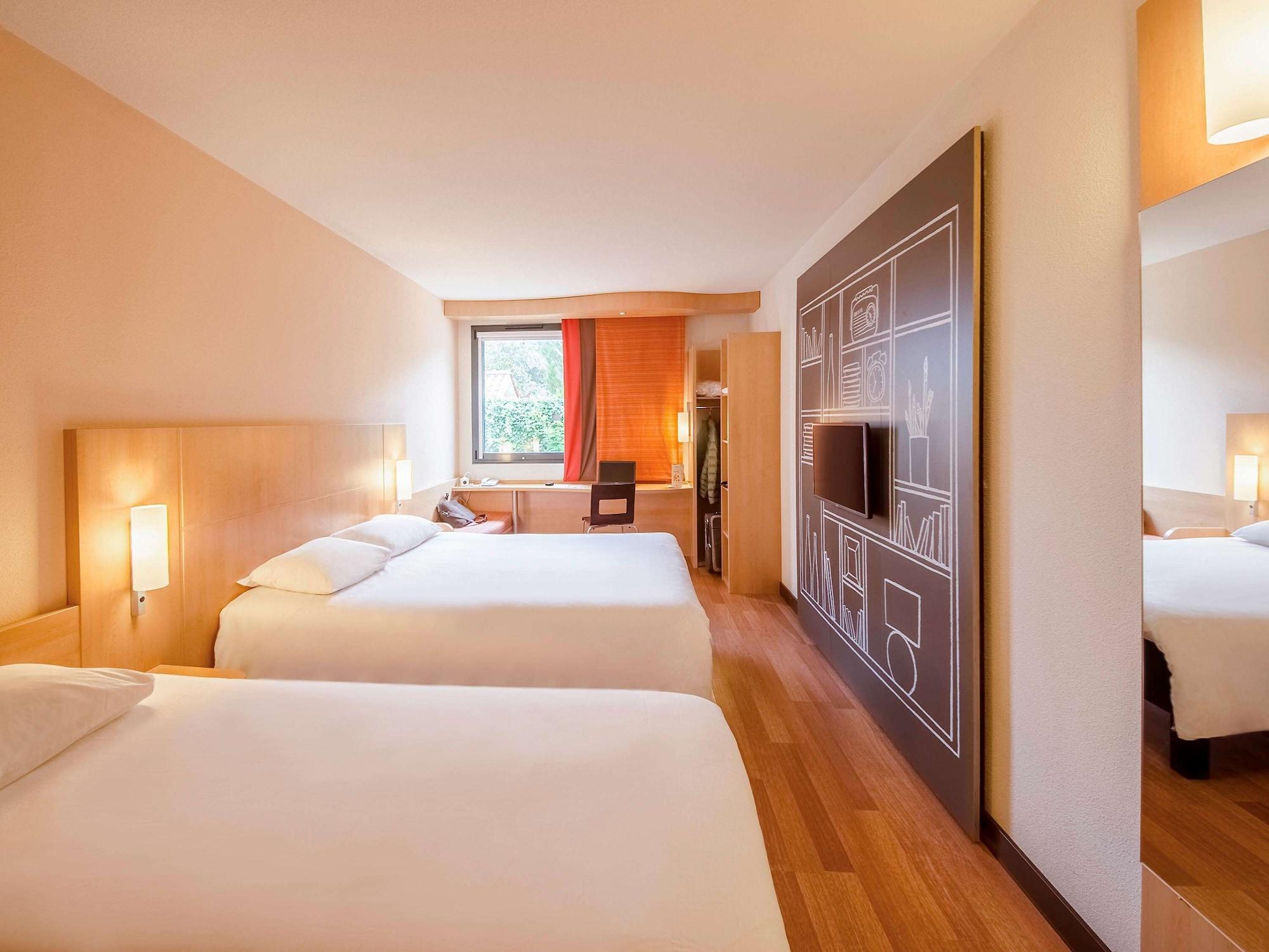 Готель Ibis Sarlat Centre Екстер'єр фото