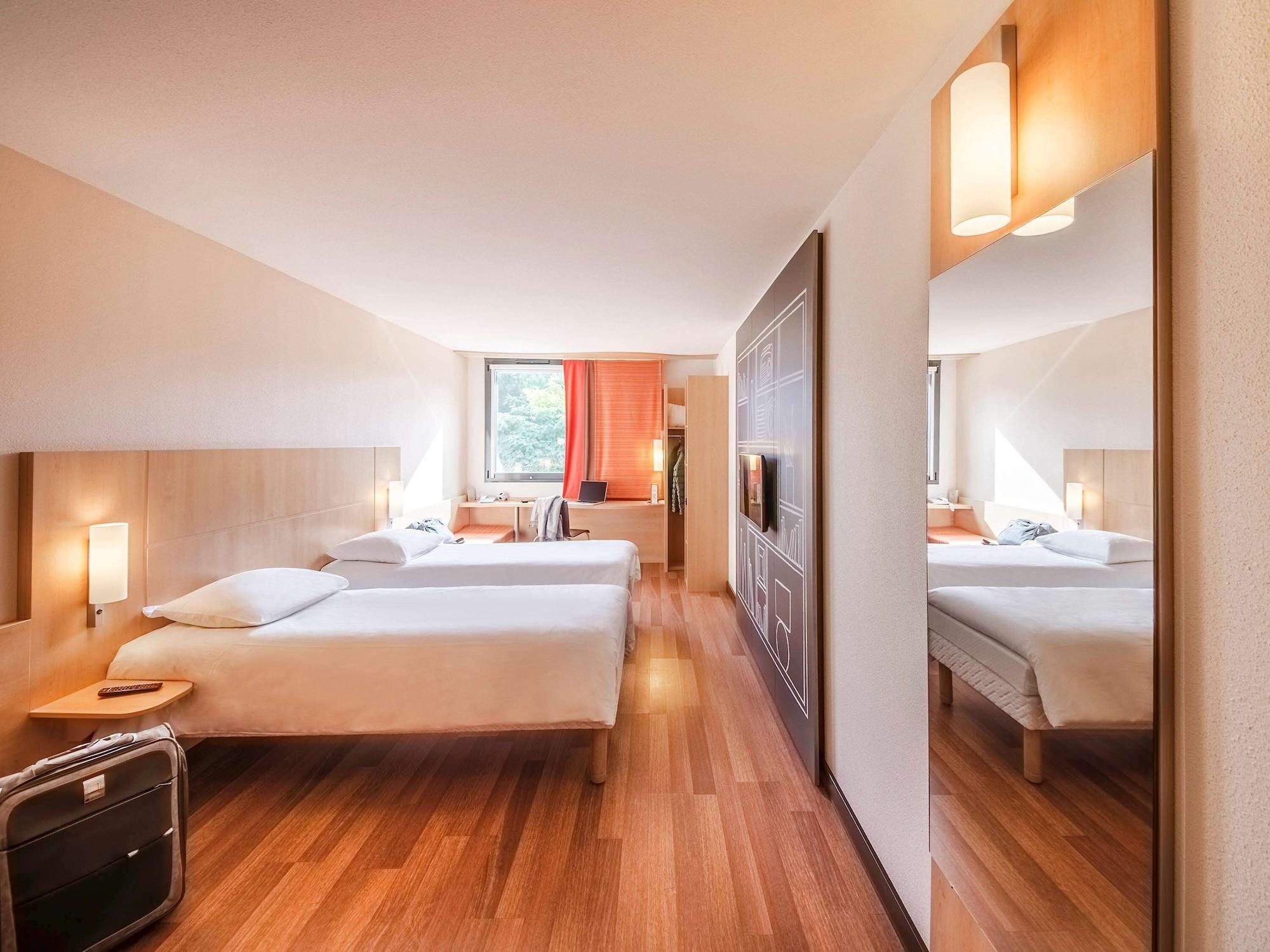 Готель Ibis Sarlat Centre Екстер'єр фото