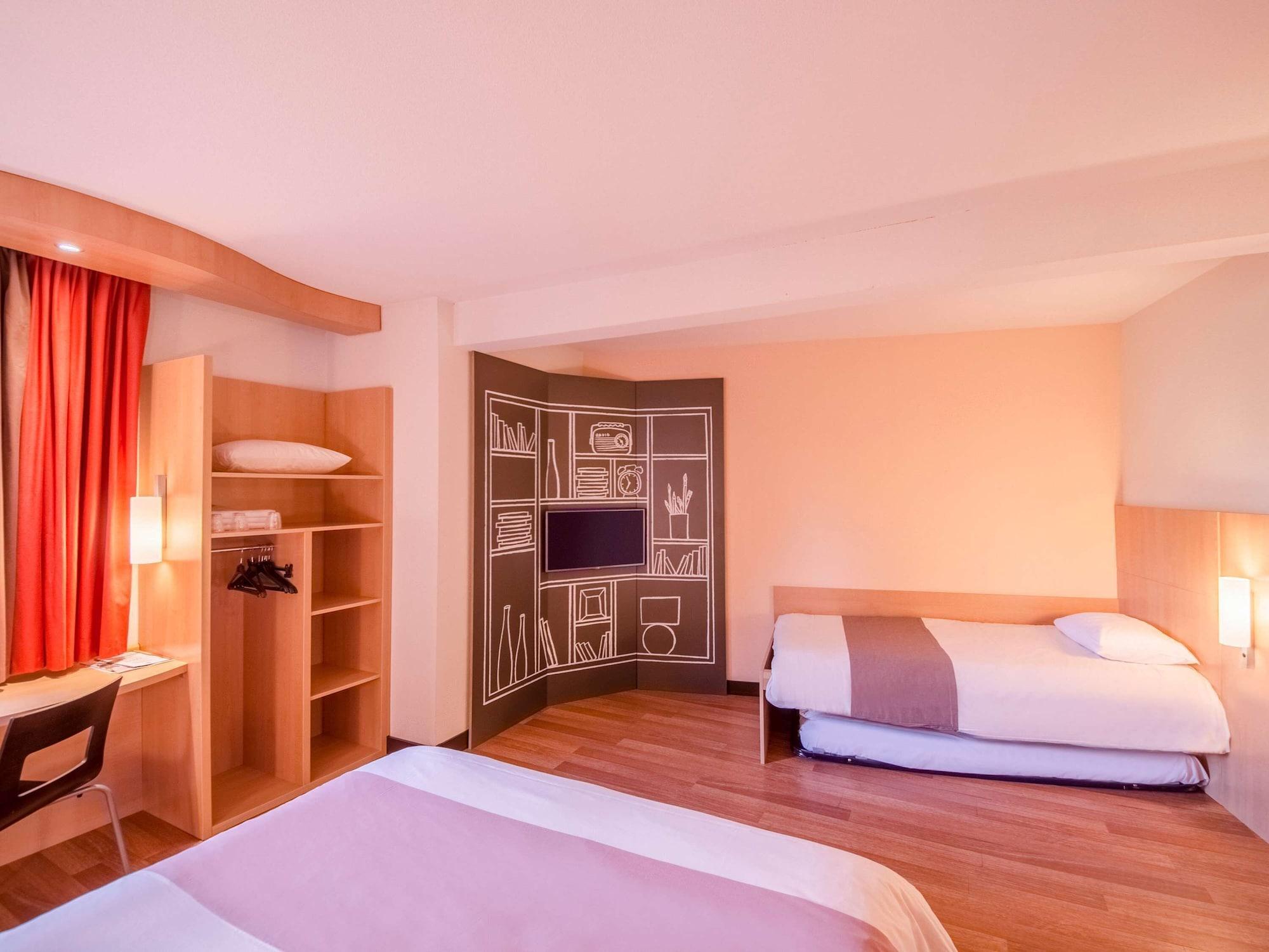 Готель Ibis Sarlat Centre Екстер'єр фото