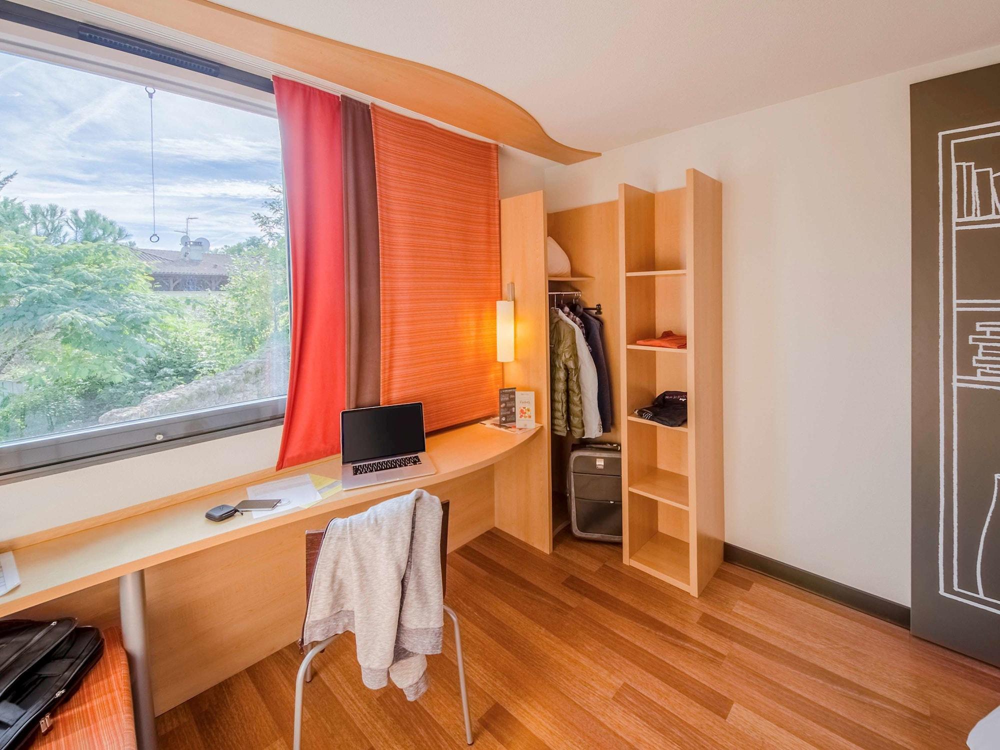 Готель Ibis Sarlat Centre Екстер'єр фото