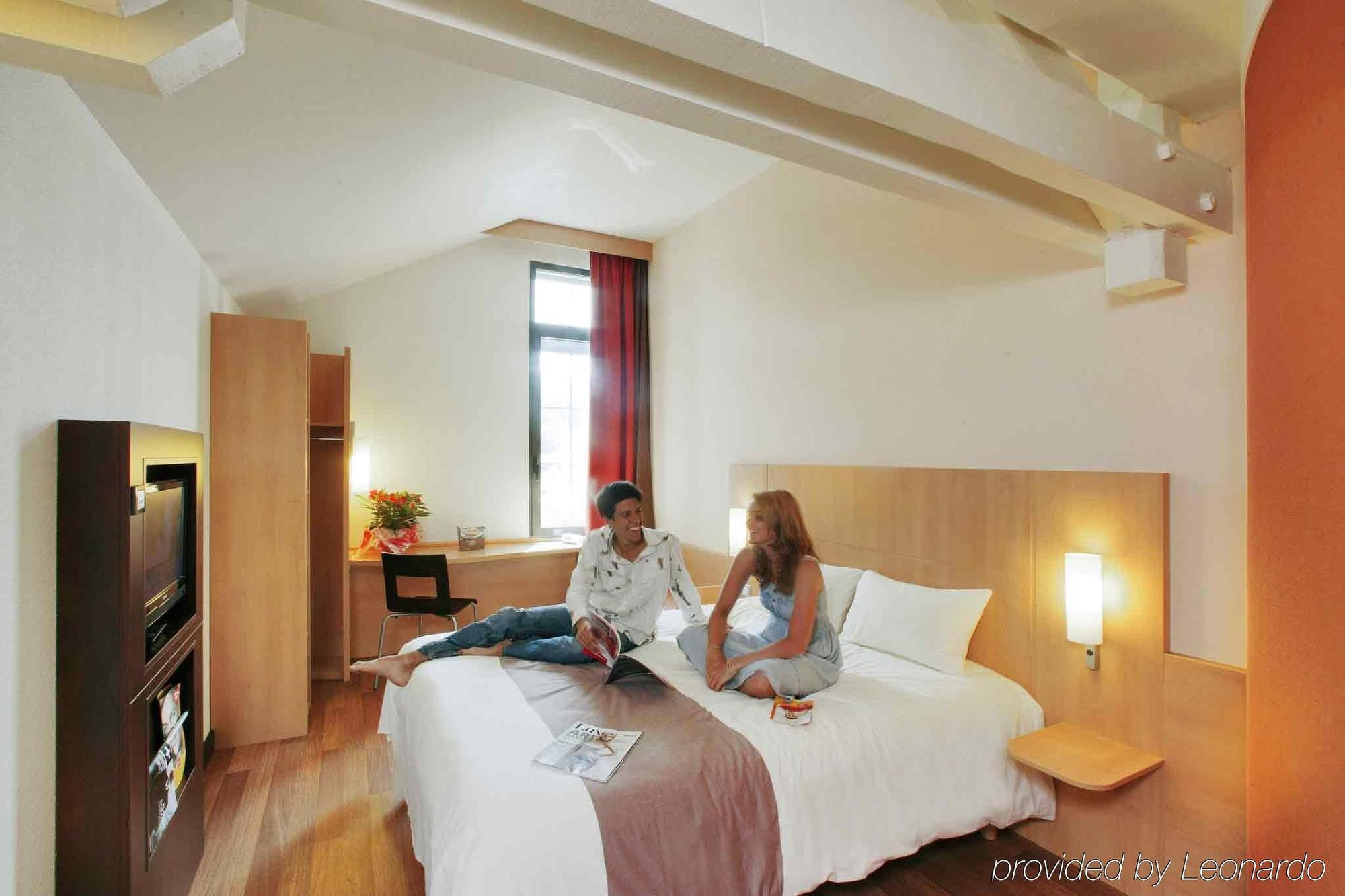 Готель Ibis Sarlat Centre Екстер'єр фото