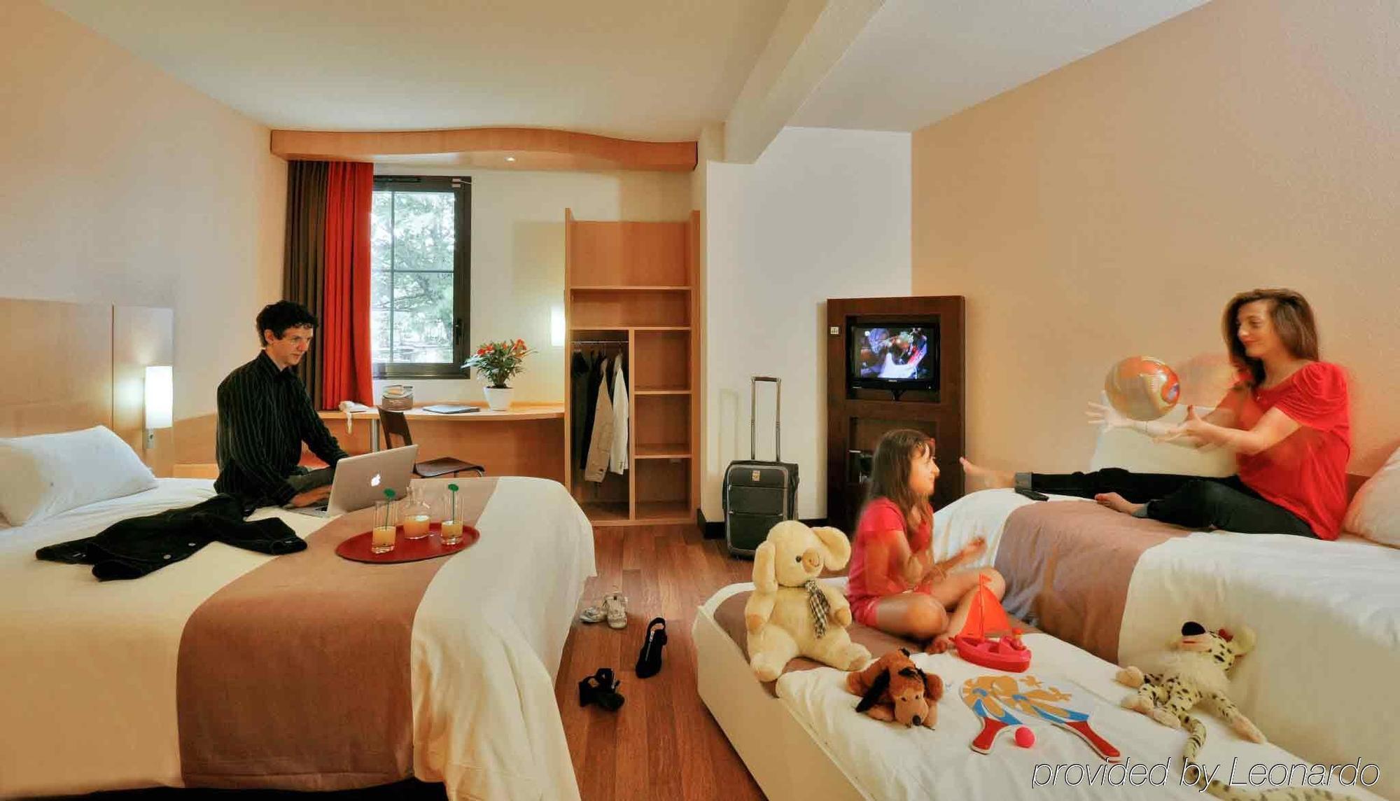 Готель Ibis Sarlat Centre Екстер'єр фото