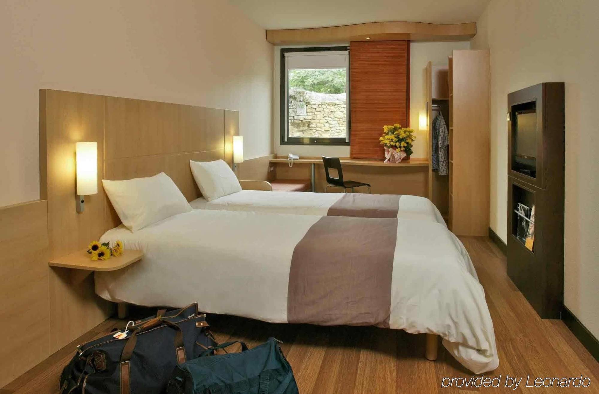 Готель Ibis Sarlat Centre Екстер'єр фото