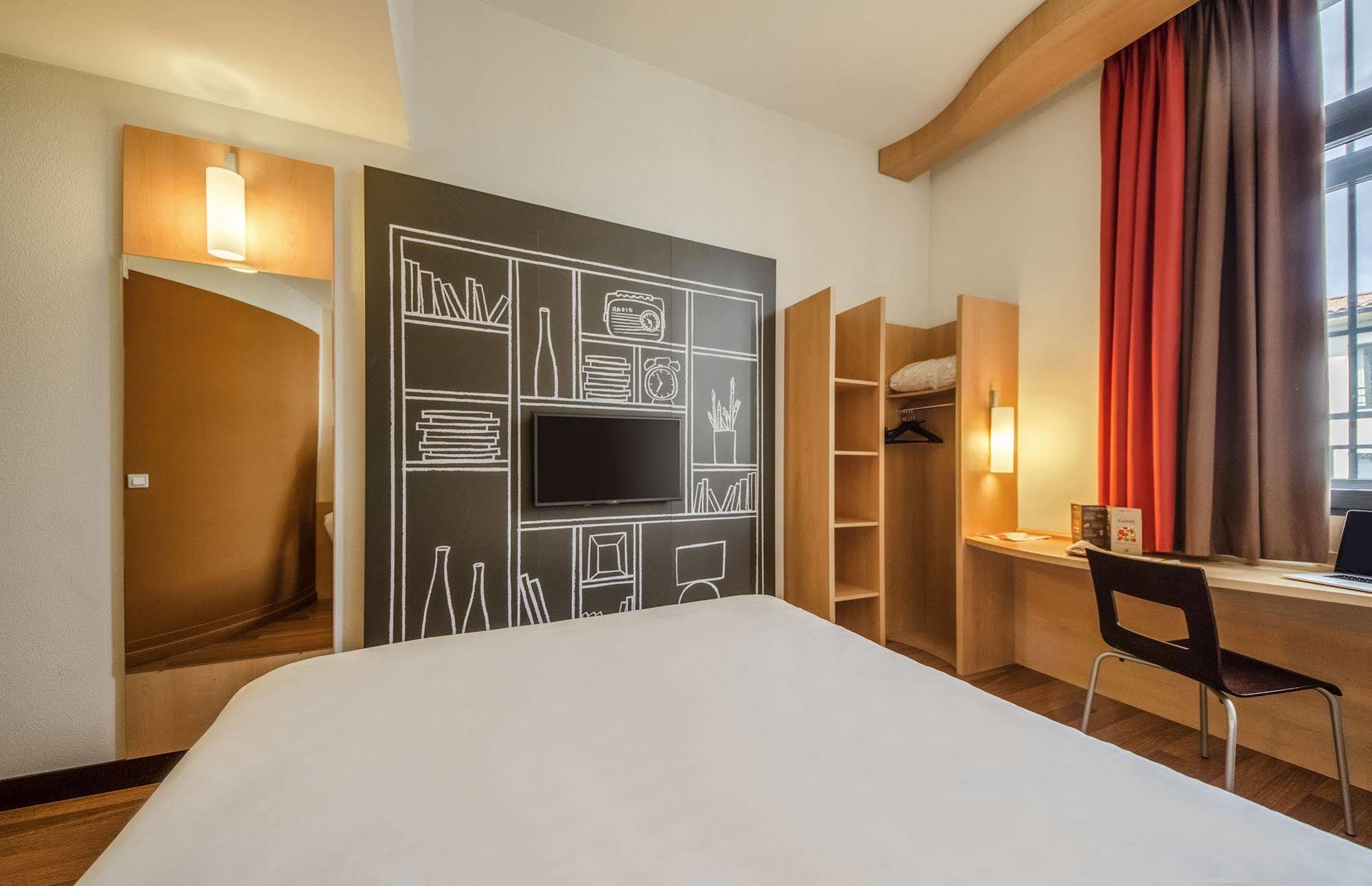 Готель Ibis Sarlat Centre Екстер'єр фото