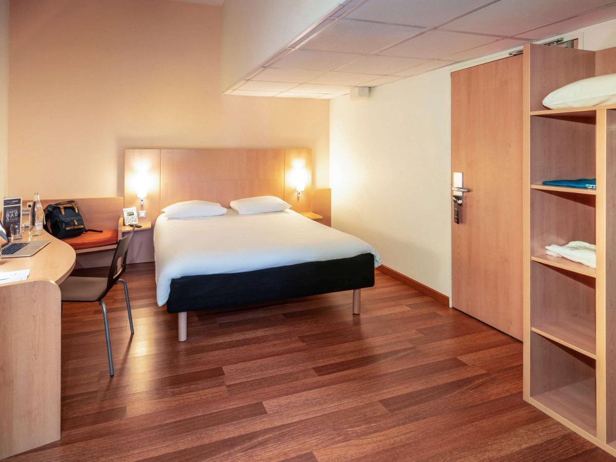 Готель Ibis Sarlat Centre Екстер'єр фото